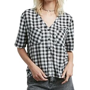 Volcom Black and White Short Sleeve Button Down Shirt EUC